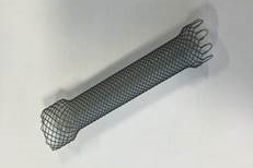Foto av stent, et rør, vanligvis utformet som et nett i metall eller kunststoff.