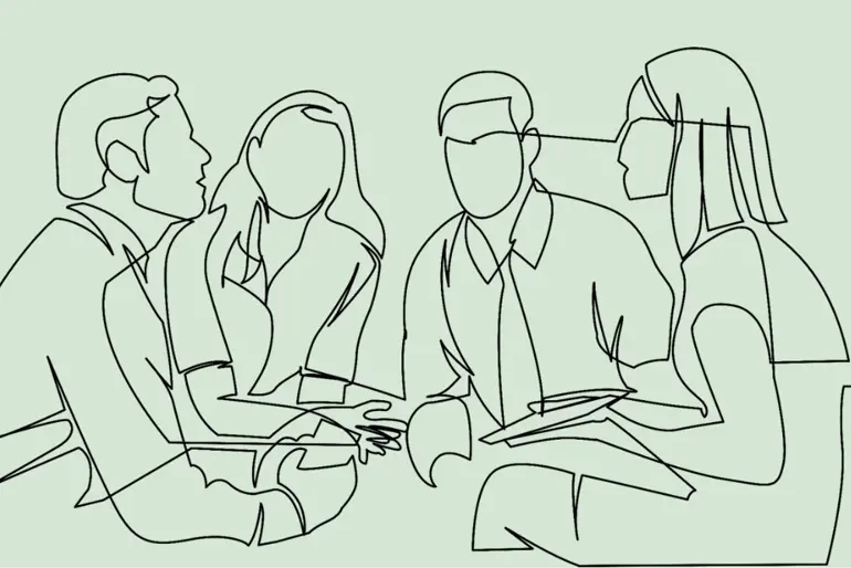 Strektegning av fire personer rundt et bord. Tegning.
