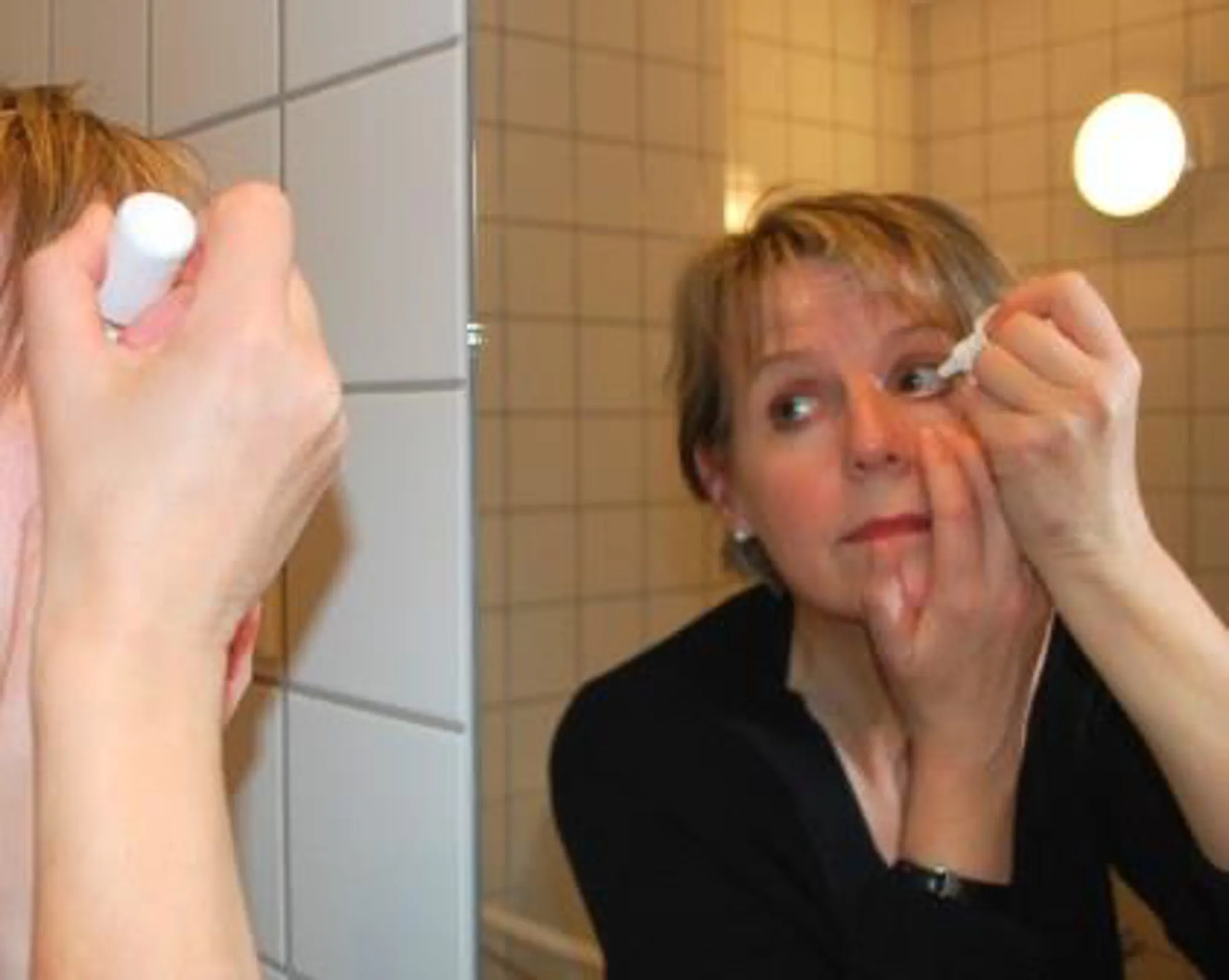 En person med hendene i ansiktet