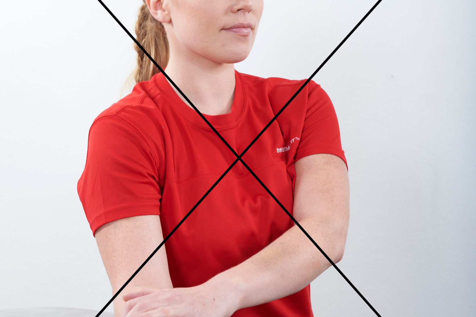 Bildet viser at man ikke skal vri armen utover