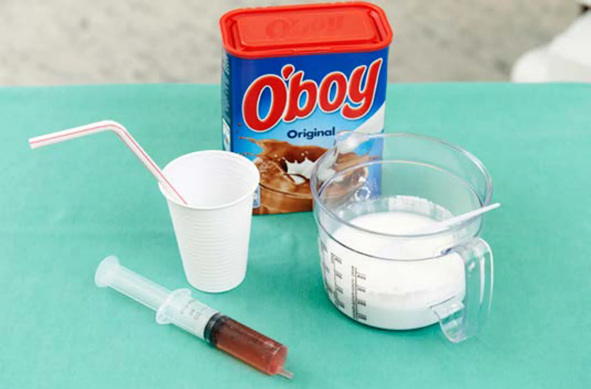 Utstyr som brukes under undersøkelsen blant annet O`boy og plastikkopp med sugerør